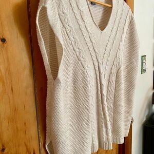 Old Navy Cream V-Neck Sleeveless Sweater